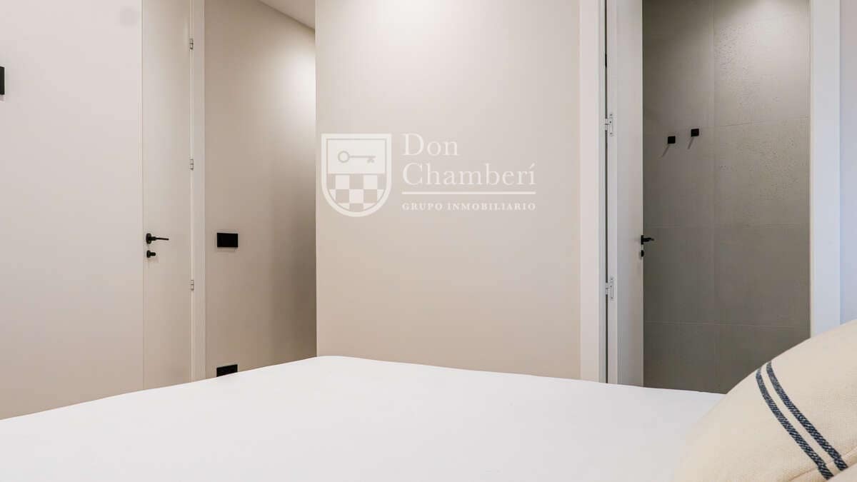 3 slaapkamer Flat te huur in Madrid stad - € 4.400 (Ref: 9448847)