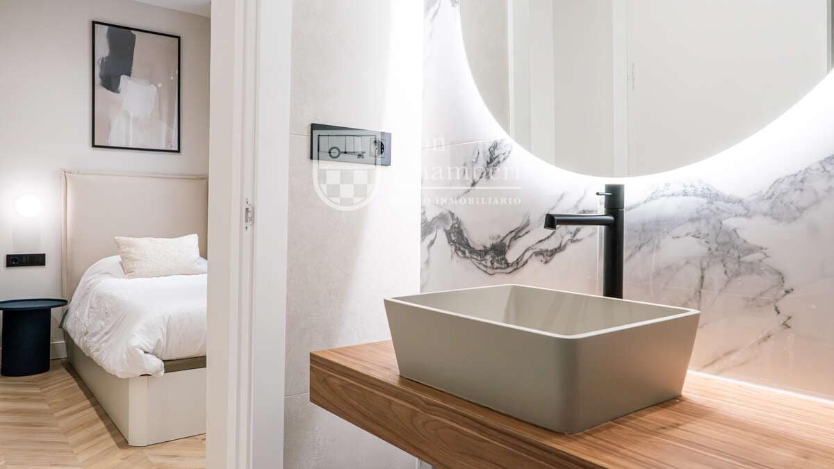 3 slaapkamer Flat te huur in Madrid stad - € 4.400 (Ref: 9448847)