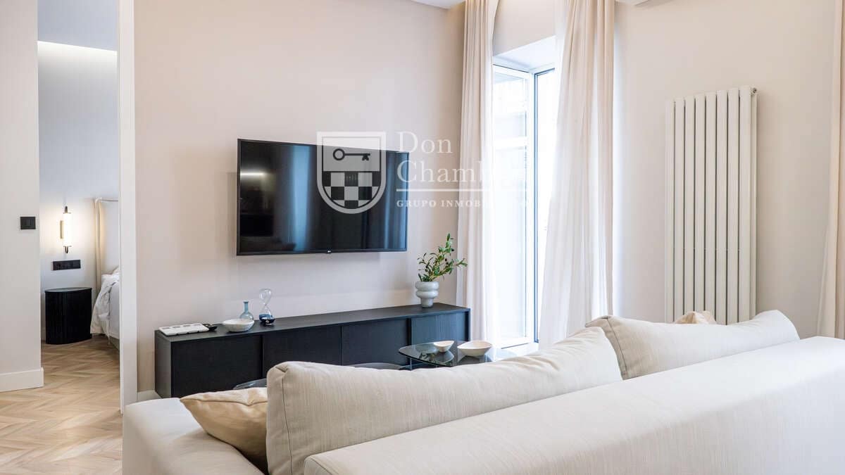 3 slaapkamer Flat te huur in Madrid stad - € 4.400 (Ref: 9448847)