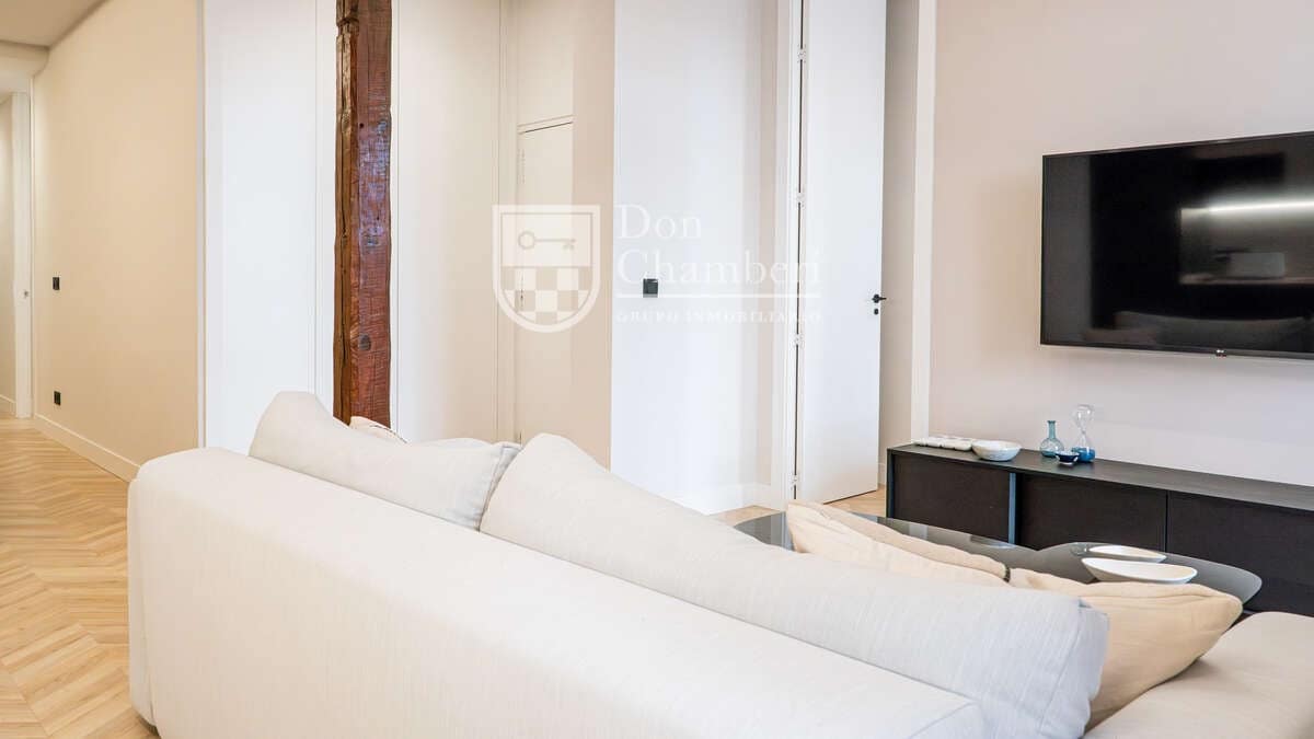 3 slaapkamer Flat te huur in Madrid stad - € 4.400 (Ref: 9448847)