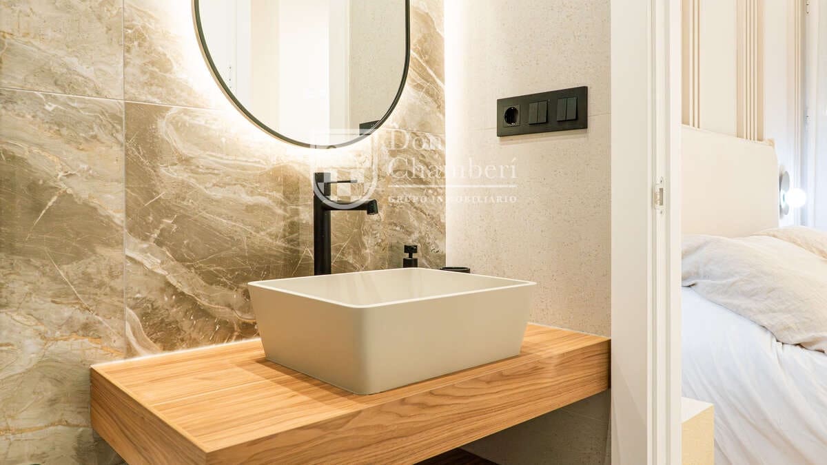 3 slaapkamer Flat te huur in Madrid stad - € 4.400 (Ref: 9448847)