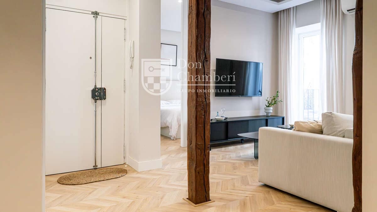 3 slaapkamer Flat te huur in Madrid stad - € 4.400 (Ref: 9448847)