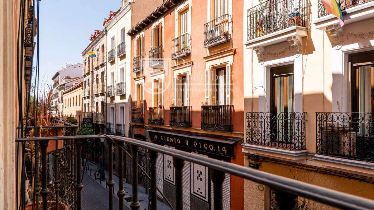 3 slaapkamer Flat te huur in Madrid stad - € 4.400 (Ref: 9448847)