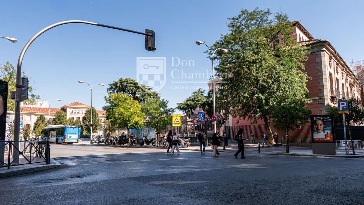 3 slaapkamer Flat te huur in Madrid stad - € 4.400 (Ref: 9448847)