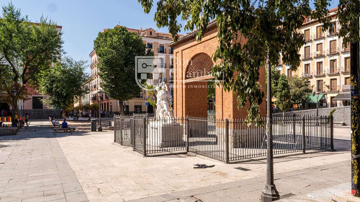 3 slaapkamer Flat te huur in Madrid stad - € 4.400 (Ref: 9448847)