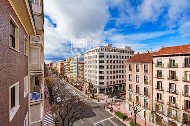 4 sovrum Lägenhet till salu i Chamberí, Madrid stad med garage - 1 880 000 € (Ref: 9560750)