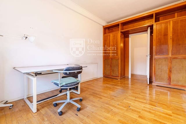 4 quarto Apartamento para arrendar em Madrid cidade - 1 850 € (Ref: 9581429)