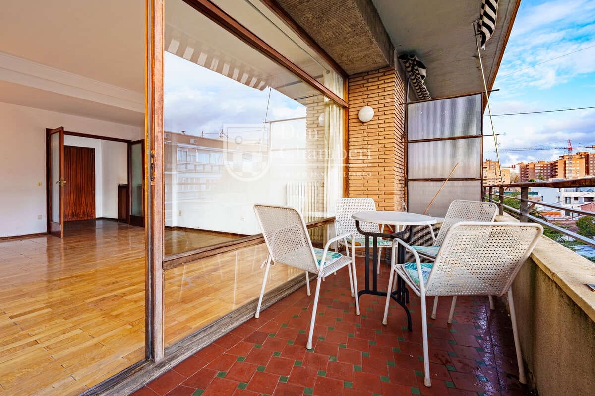 4 quarto Apartamento para arrendar em Madrid cidade - 1 850 € (Ref: 9581429)