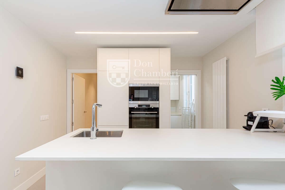 1 bedroom Flat for sale in Madrid city - € 650,000 (Ref: 9585295)