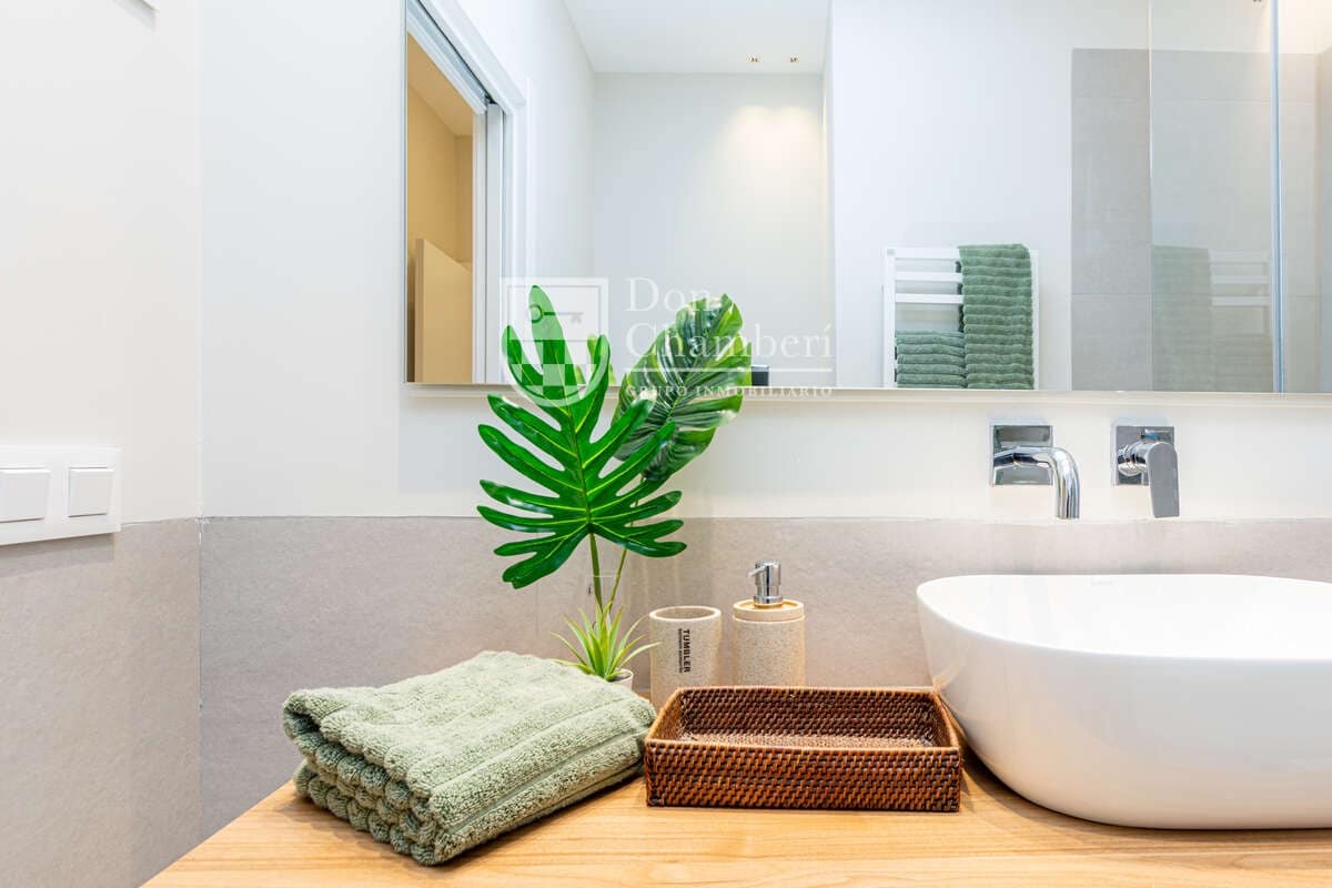 1 bedroom Flat for sale in Madrid city - € 650,000 (Ref: 9585295)