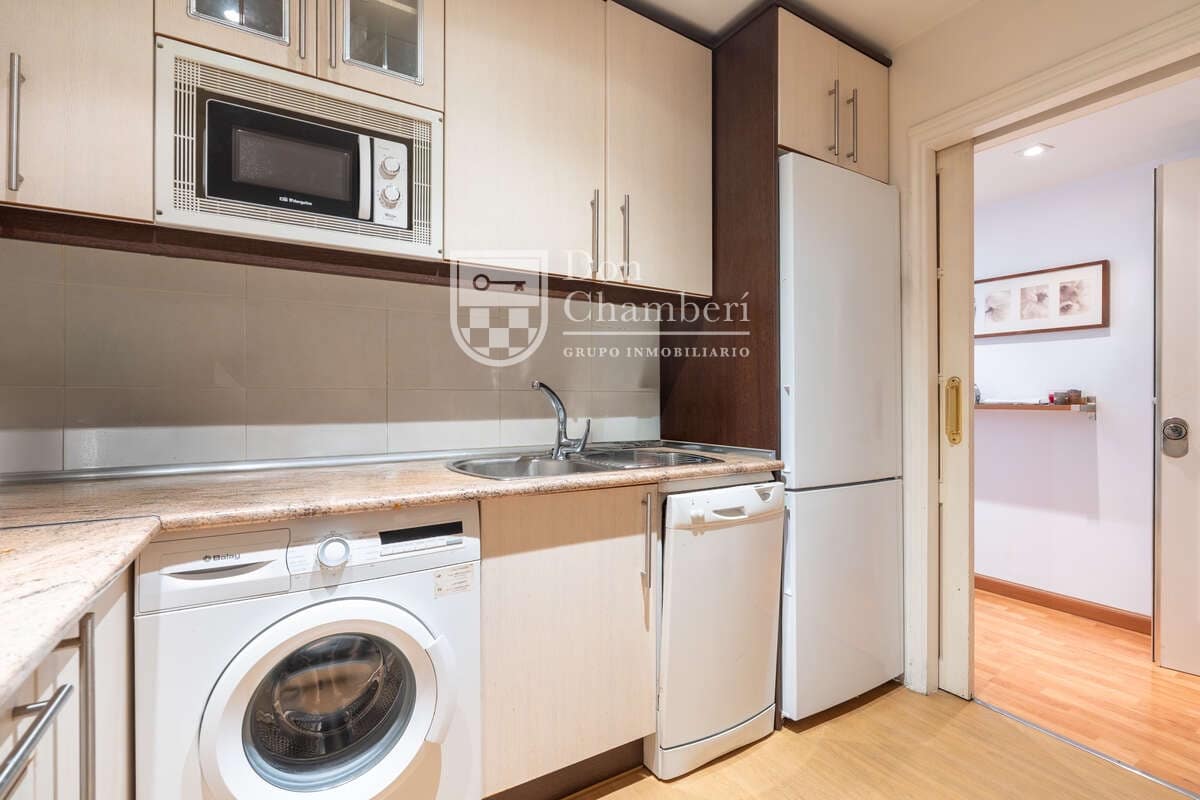 1 bedroom Flat for sale in Madrid city - € 650,000 (Ref: 9617918)