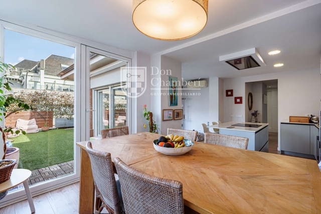 3 soveværelse Lejlighed til salg i Chamberí, Madrid by - € 1.570.000 (Ref: 9646788)