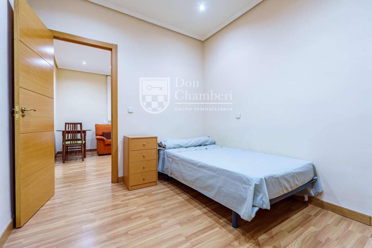 Appartement de 2 chambres à louer à Madrid ville - 1 200 € (Ref: 9665757)