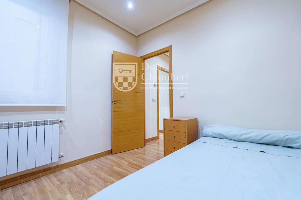 Appartement de 2 chambres à louer à Madrid ville - 1 200 € (Ref: 9665757)