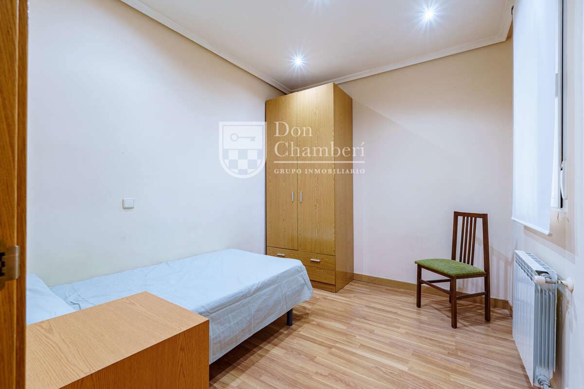 Appartement de 2 chambres à louer à Madrid ville - 1 200 € (Ref: 9665757)