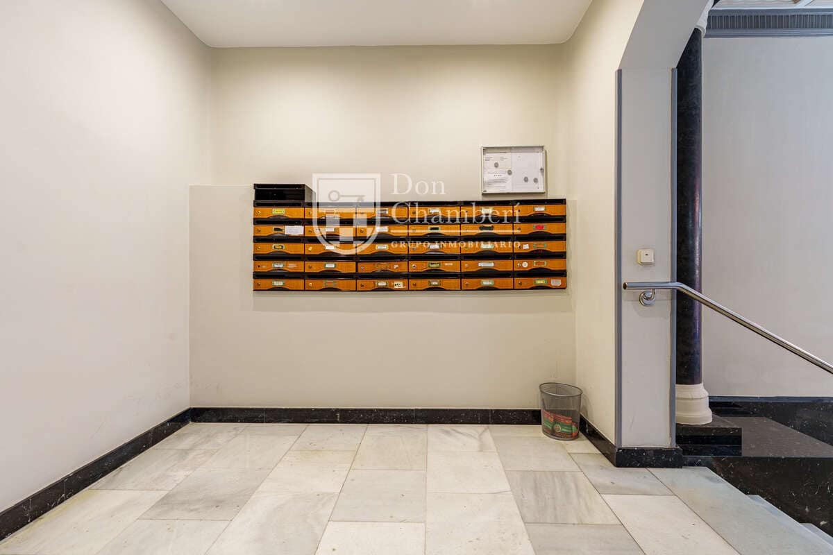 Appartement de 2 chambres à louer à Madrid ville - 1 200 € (Ref: 9665757)