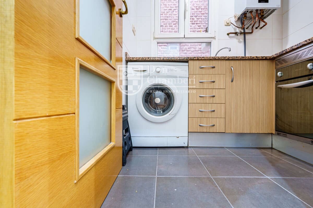 Appartement de 2 chambres à louer à Madrid ville - 1 200 € (Ref: 9665757)