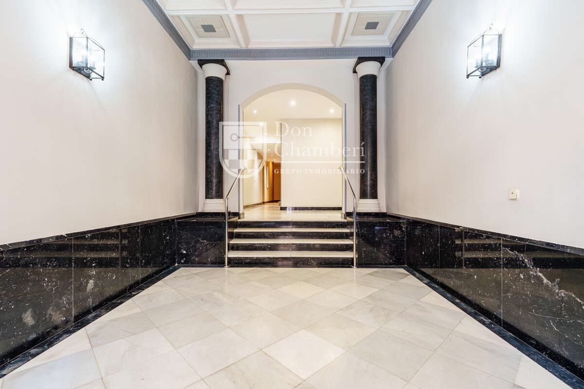 Appartement de 2 chambres à louer à Madrid ville - 1 200 € (Ref: 9665757)