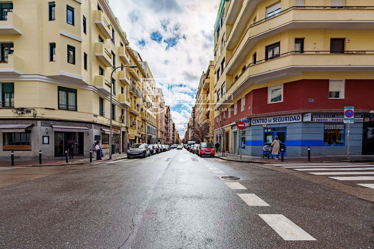 Appartement de 2 chambres à louer à Madrid ville - 1 200 € (Ref: 9665757)