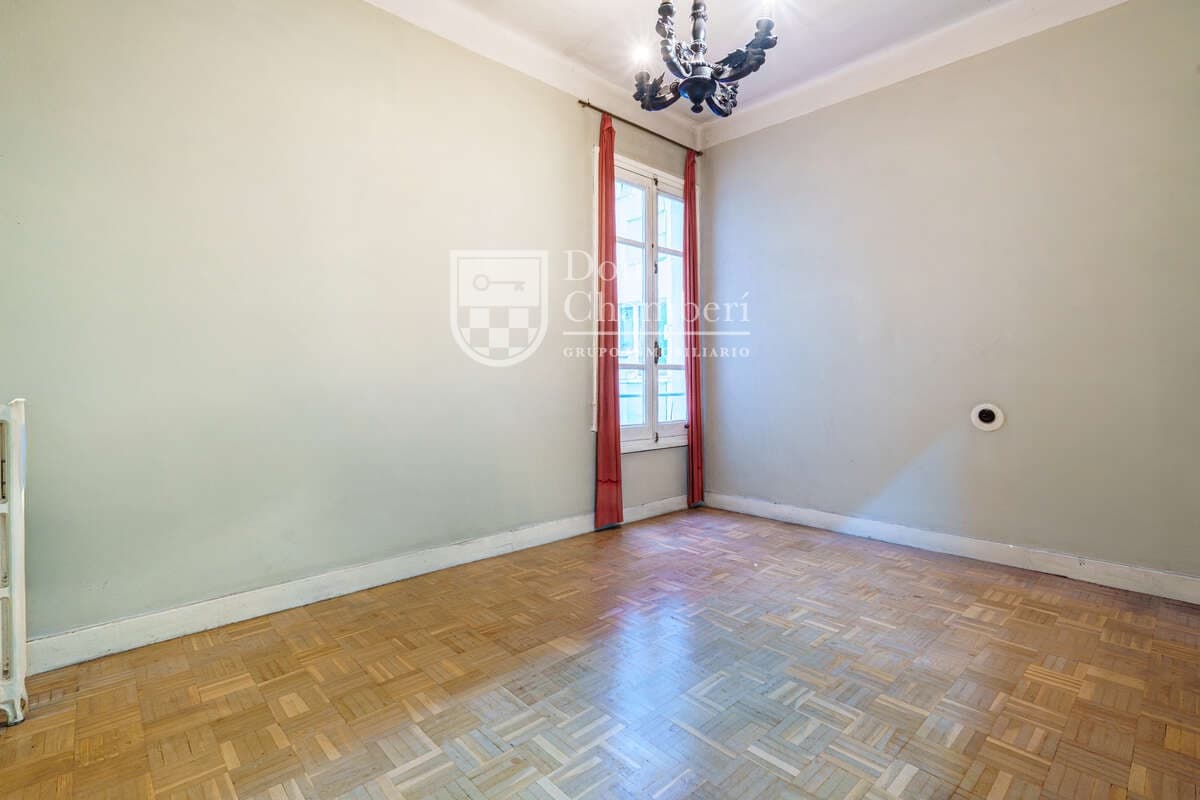 4 slaapkamer Flat te koop in Madrid stad - € 990.000 (Ref: 9710956)