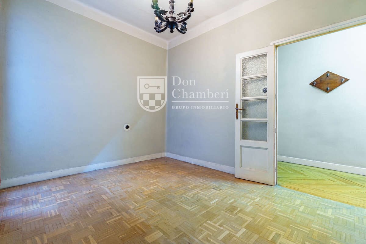 4 slaapkamer Flat te koop in Madrid stad - € 990.000 (Ref: 9710956)