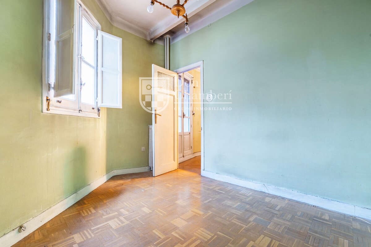 4 slaapkamer Flat te koop in Madrid stad - € 990.000 (Ref: 9710956)