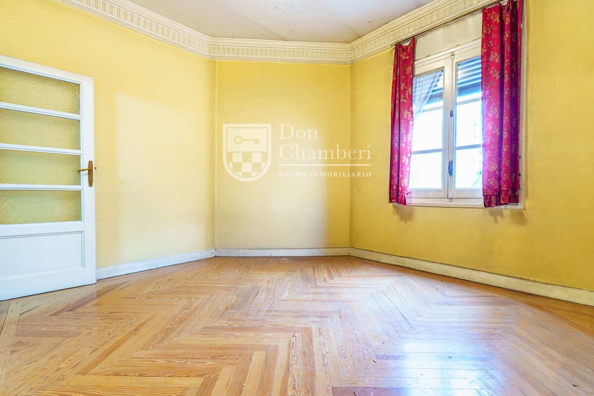 4 slaapkamer Flat te koop in Madrid stad - € 990.000 (Ref: 9710956)