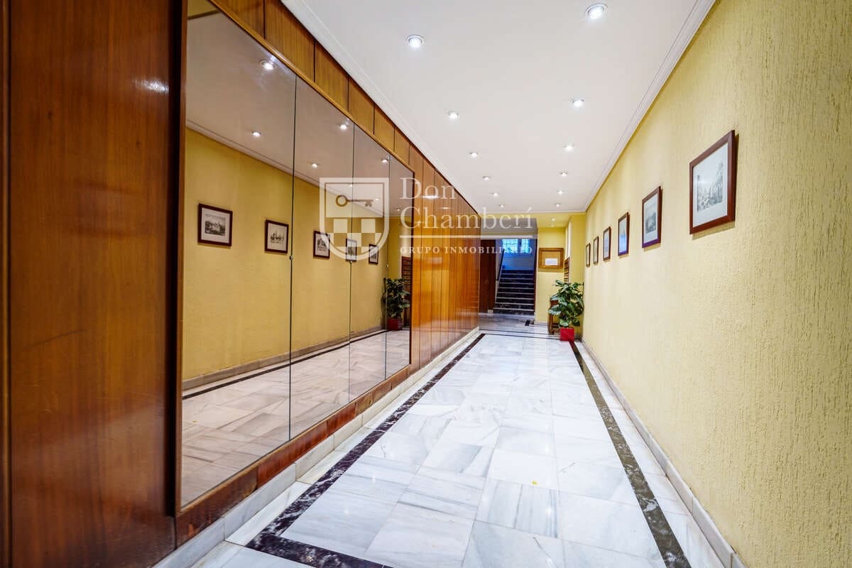 4 slaapkamer Flat te koop in Madrid stad - € 990.000 (Ref: 9710956)