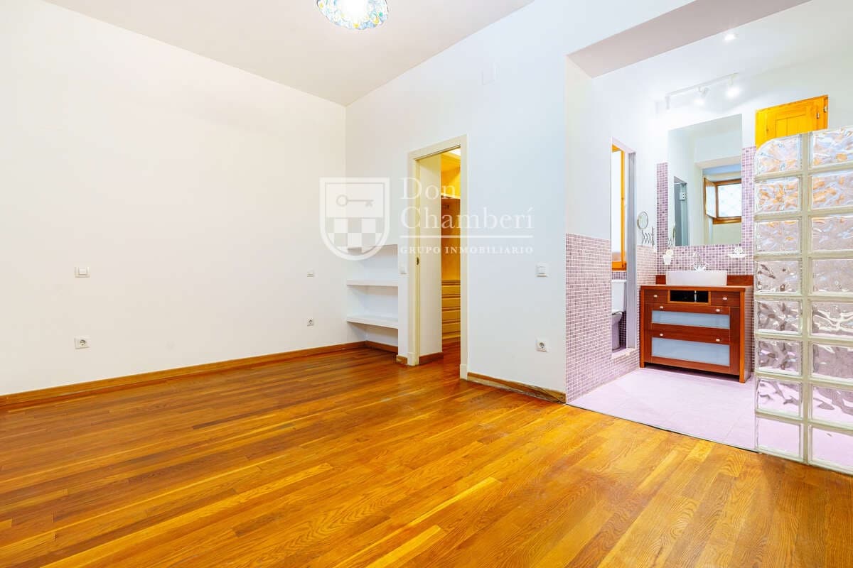 Piso de 2 habitaciones en Madrid ciudad en venta - 638.000 € (Ref: 9747533)