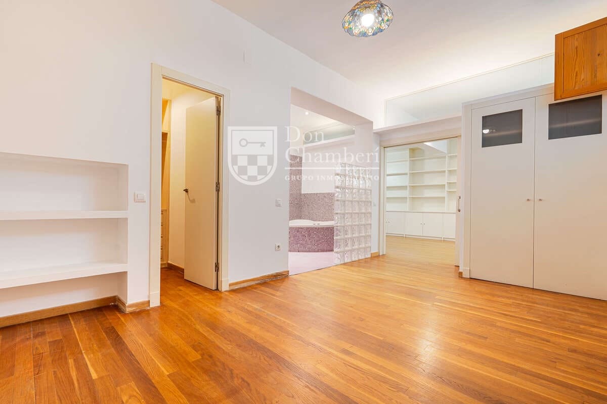 Piso de 2 habitaciones en Madrid ciudad en venta - 638.000 € (Ref: 9747533)