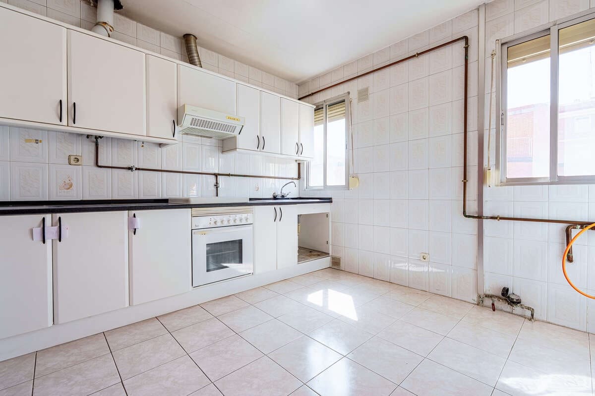 3 bedroom Flat for sale in Madrid city with garage - € 690,000 (Ref: 9805938)