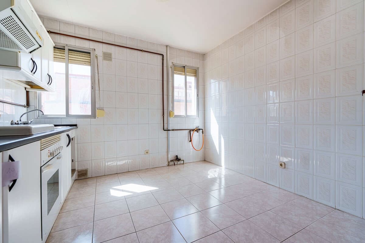 3 bedroom Flat for sale in Madrid city with garage - € 690,000 (Ref: 9805938)