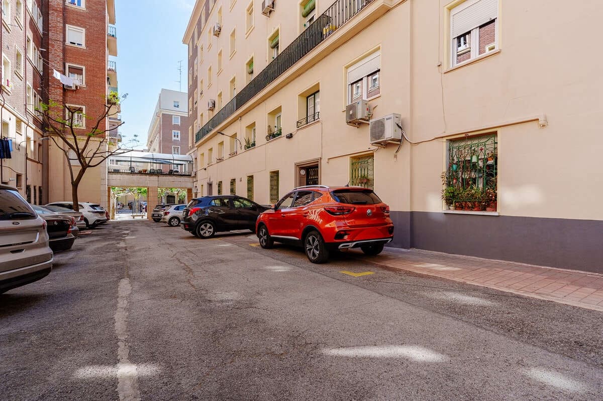 3 bedroom Flat for sale in Madrid city with garage - € 690,000 (Ref: 9805938)