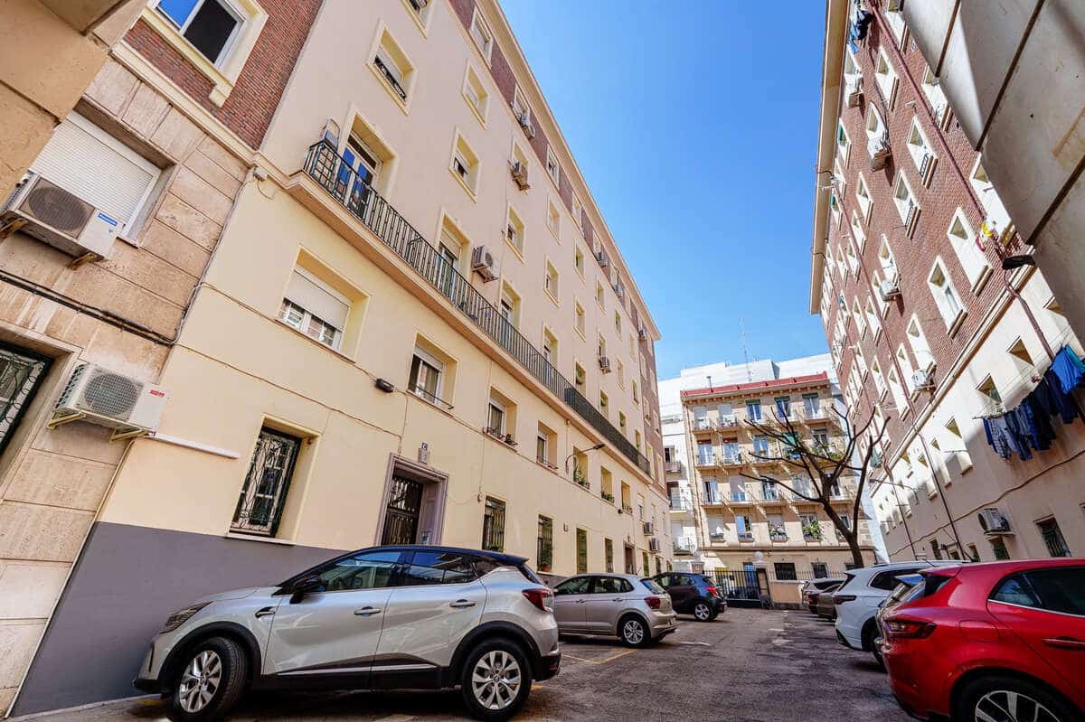 3 bedroom Flat for sale in Madrid city with garage - € 690,000 (Ref: 9805938)