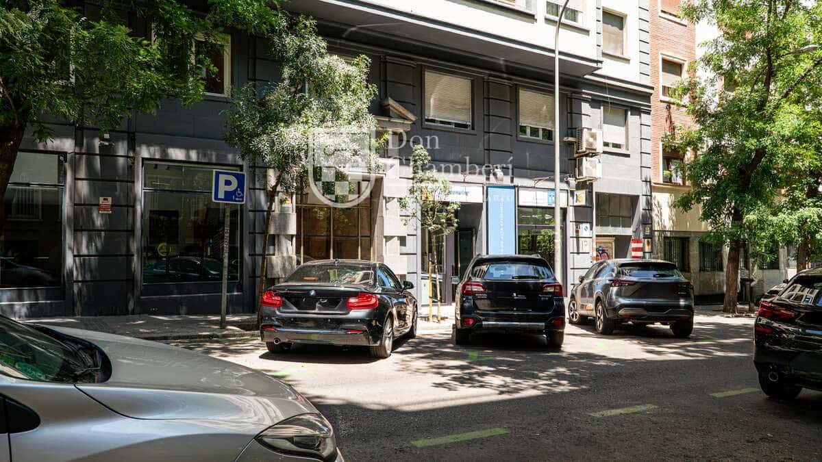2 bedroom Flat for sale in Madrid city - € 392,716 (Ref: 9811048)