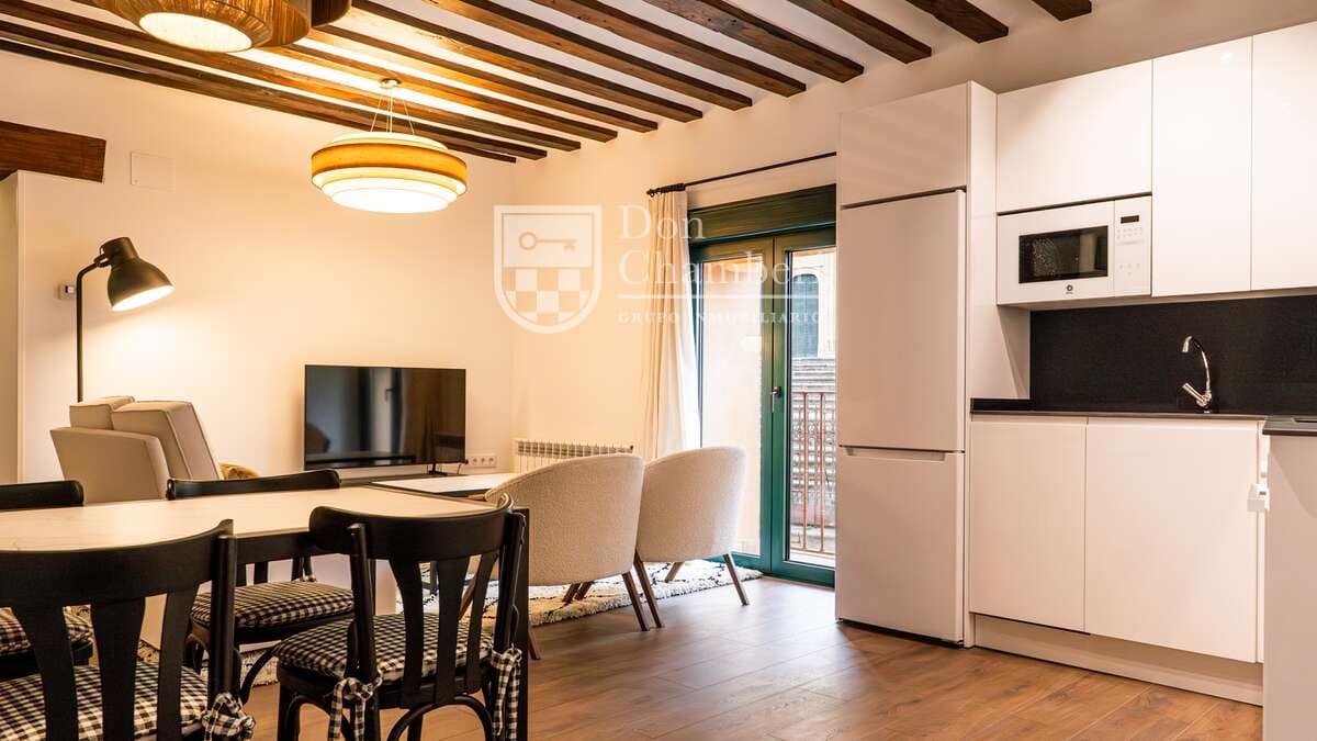2 bedroom Apartment for rent in Segovia city - € 2,600 (Ref: 9815417)