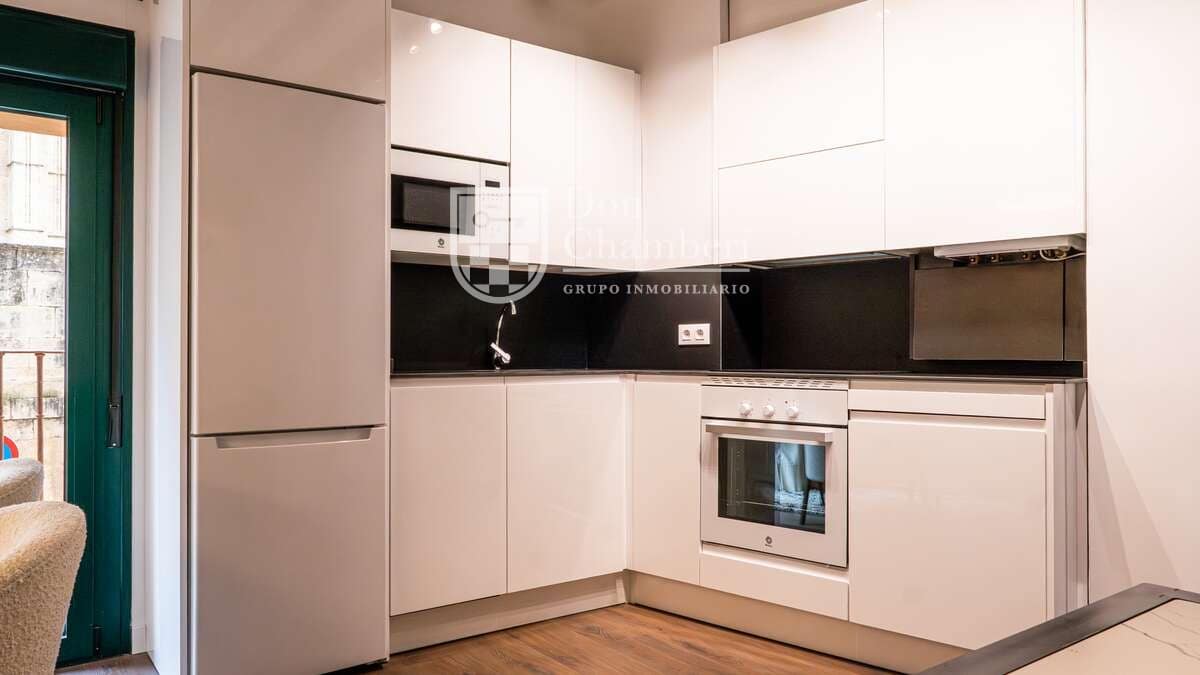 2 bedroom Apartment for rent in Segovia city - € 2,600 (Ref: 9815417)