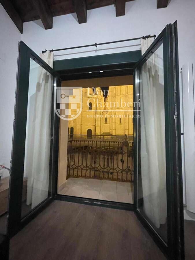 2 bedroom Apartment for rent in Segovia city - € 2,600 (Ref: 9815417)
