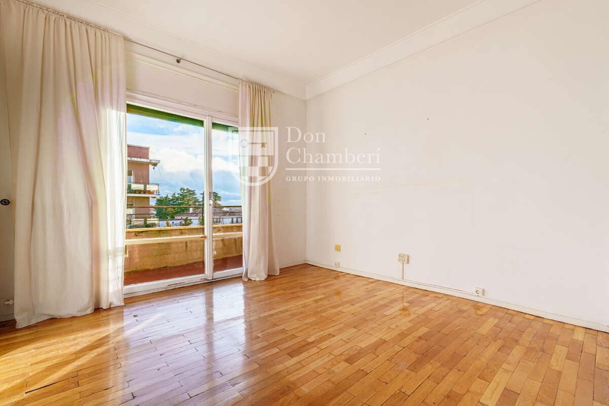 4 soveværelse Lejlighed til leje i Madrid by med swimmingpool - € 1.800 (Ref: 9819784)
