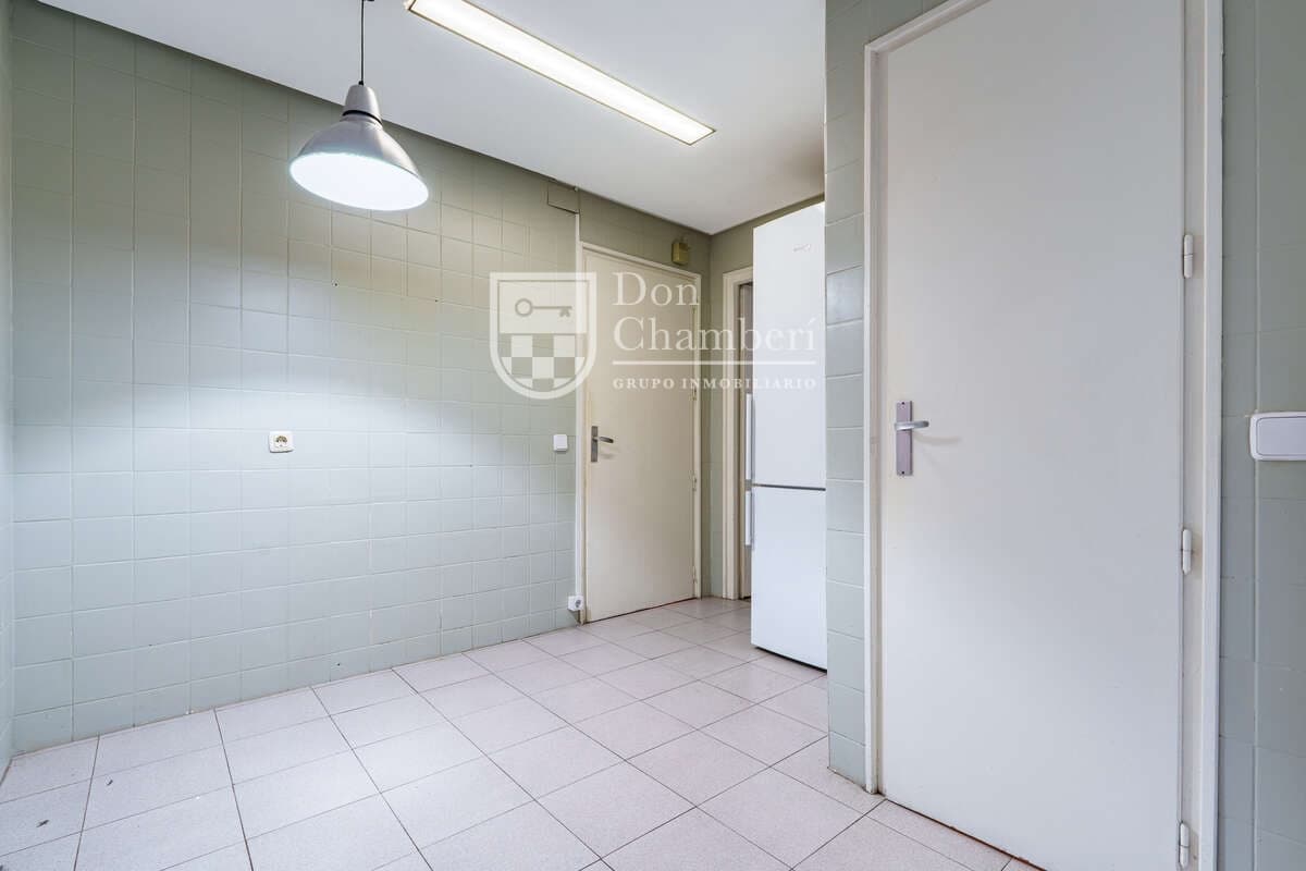 4 soveværelse Lejlighed til leje i Madrid by med swimmingpool - € 1.800 (Ref: 9819784)