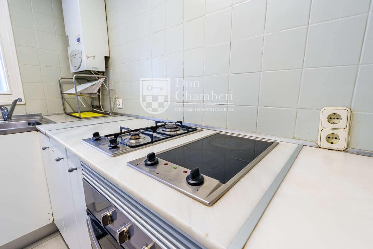 4 soveværelse Lejlighed til leje i Madrid by med swimmingpool - € 1.800 (Ref: 9819784)