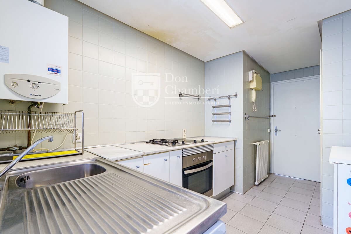 4 soveværelse Lejlighed til leje i Madrid by med swimmingpool - € 1.800 (Ref: 9819784)