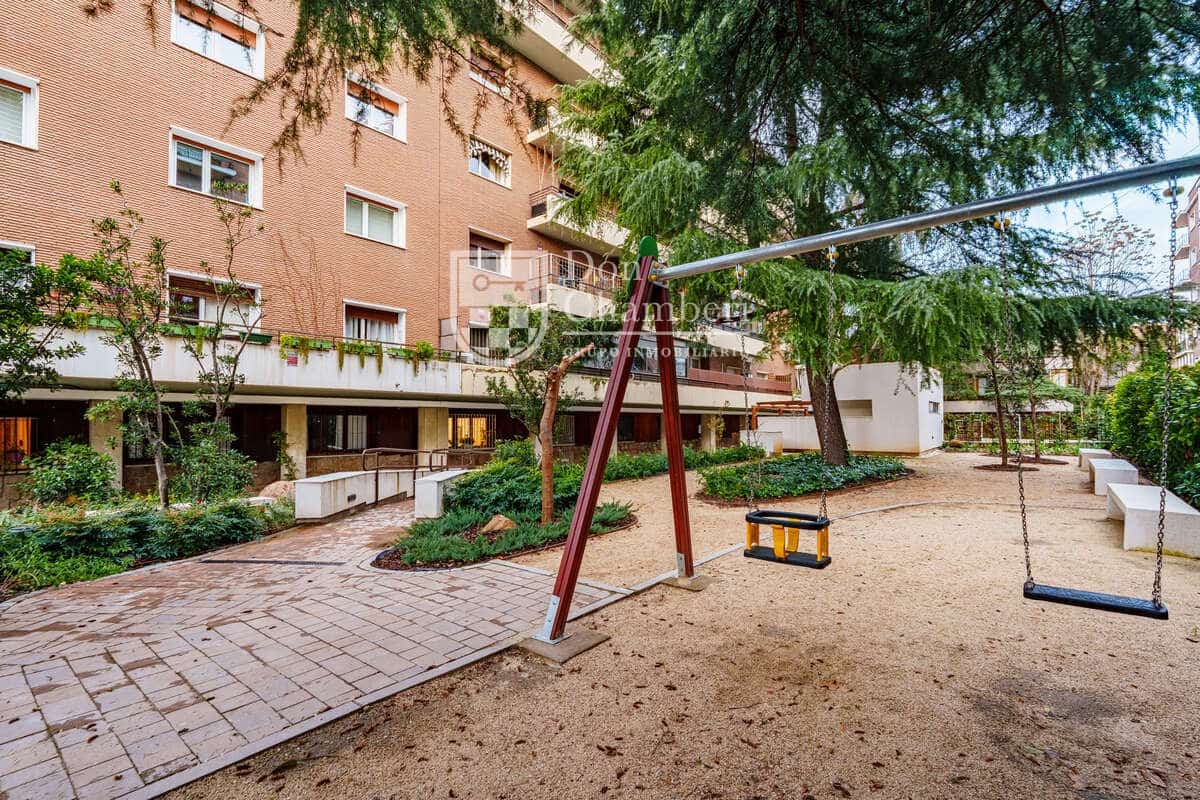4 soveværelse Lejlighed til leje i Madrid by med swimmingpool - € 1.800 (Ref: 9819784)