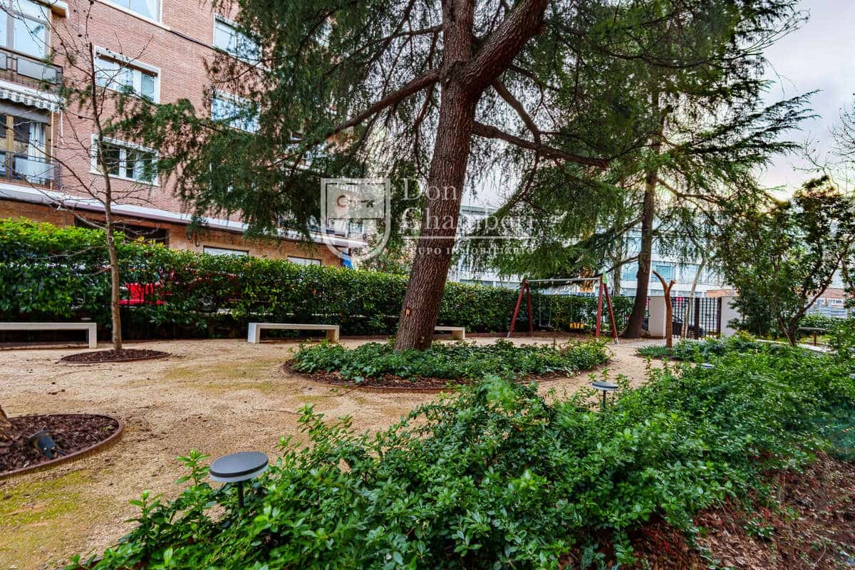4 soveværelse Lejlighed til leje i Madrid by med swimmingpool - € 1.800 (Ref: 9819784)