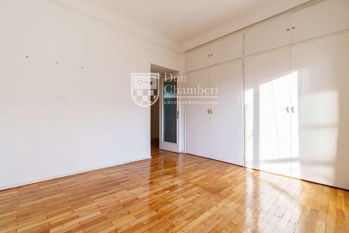 4 bedroom Flat for rent in Madrid city with pool - € 1,750 (Ref: 9819784)