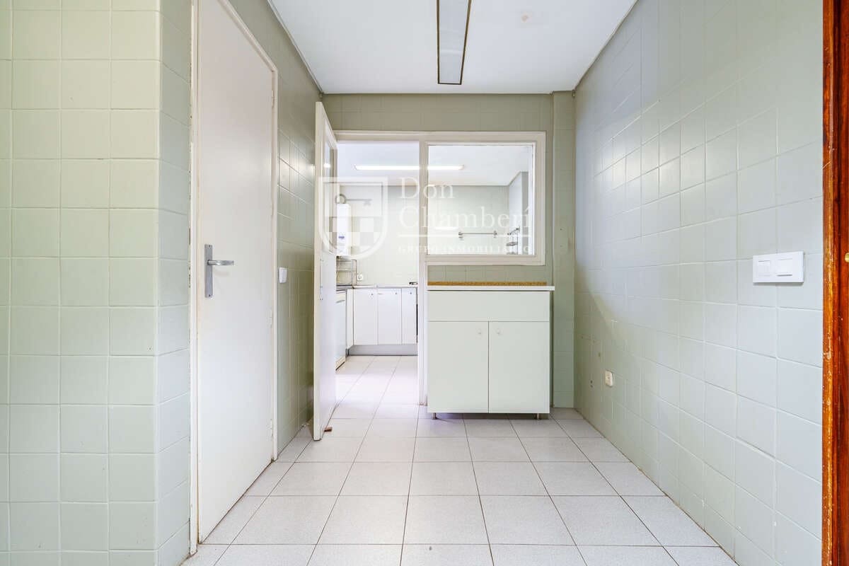 4 bedroom Flat for rent in Madrid city with pool - € 1,750 (Ref: 9819784)