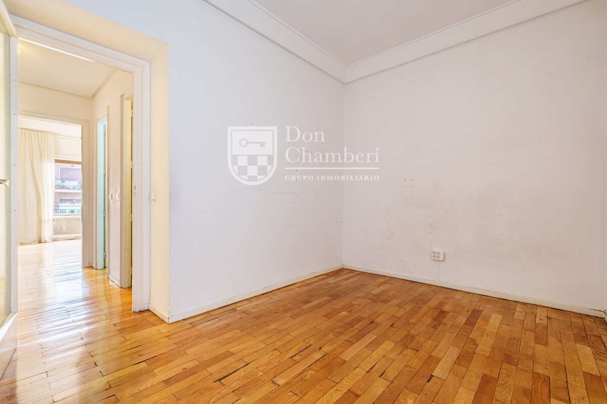 4 bedroom Flat for rent in Madrid city with pool - € 1,750 (Ref: 9819784)