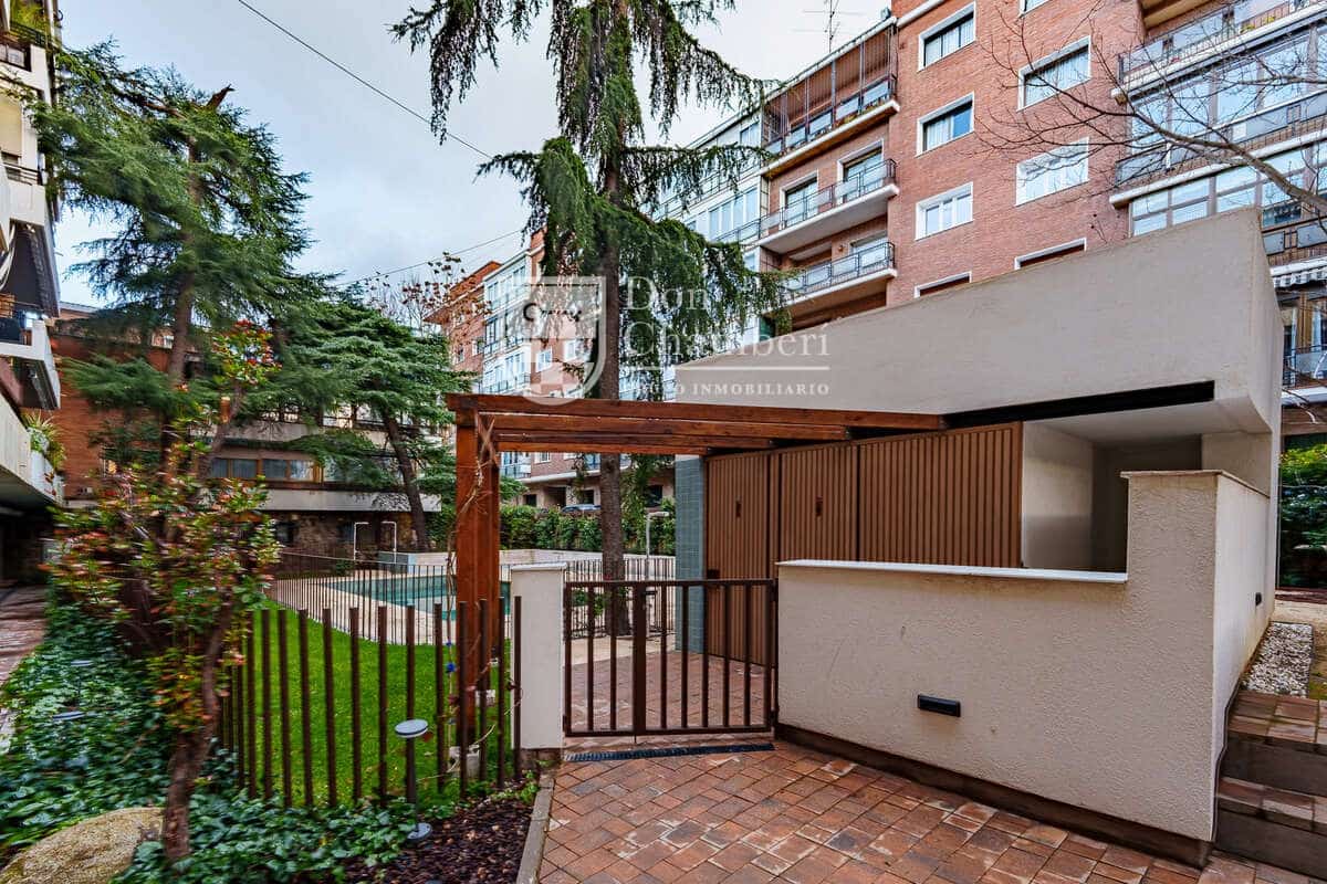 4 bedroom Flat for rent in Madrid city with pool - € 1,750 (Ref: 9819784)