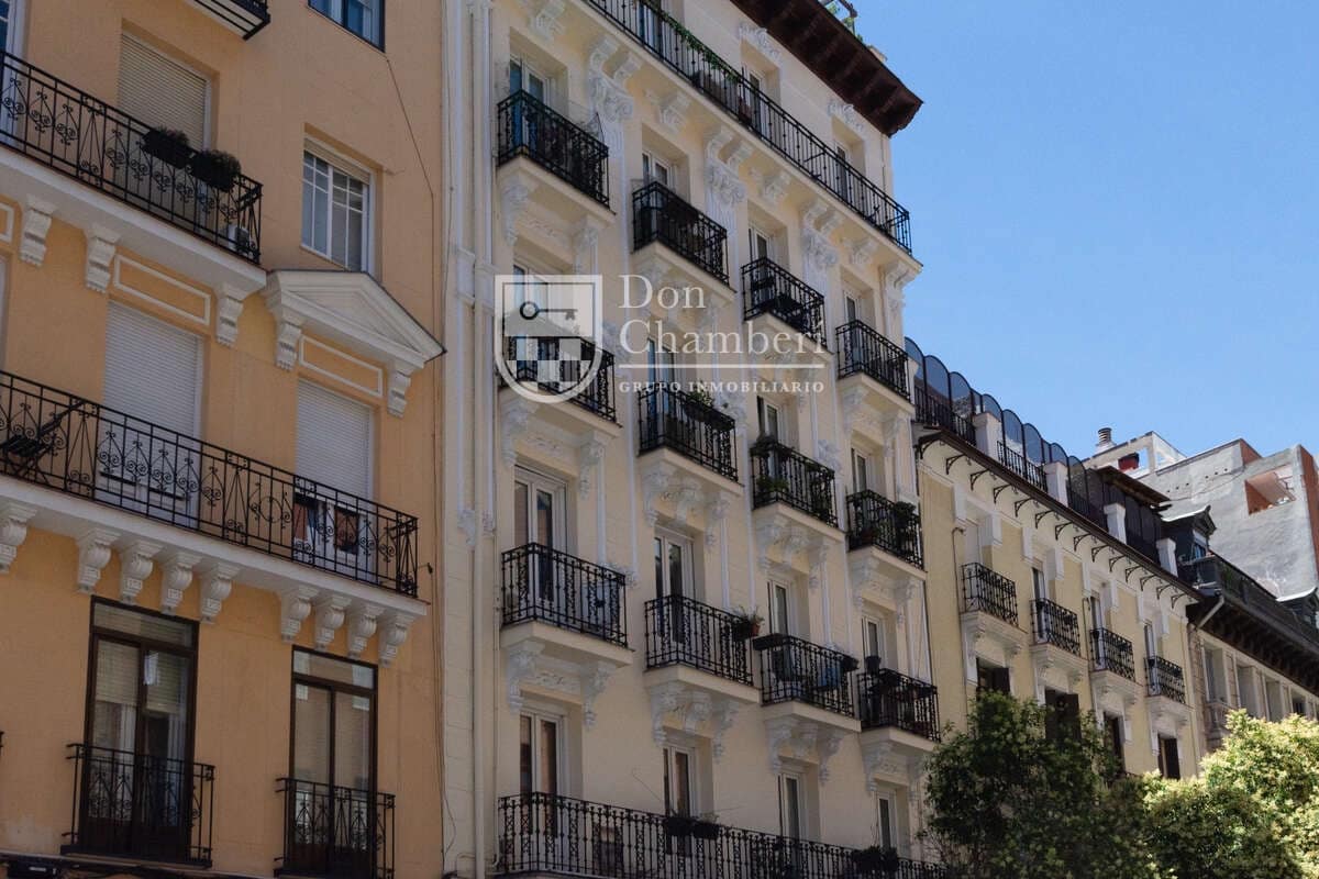 Piso de 6 habitaciones en Madrid ciudad en venta - 930.000 € (Ref: 9906807)