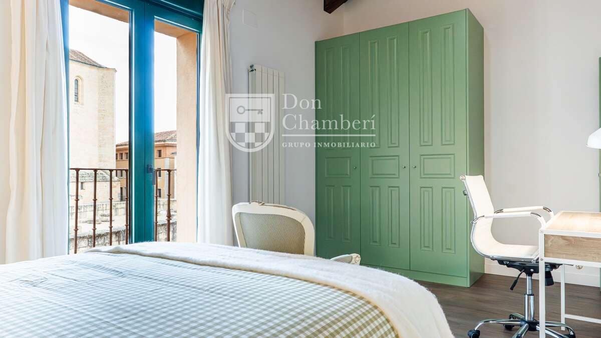 2 bedroom Apartment for rent in Segovia city - € 2,600 (Ref: 9923149)